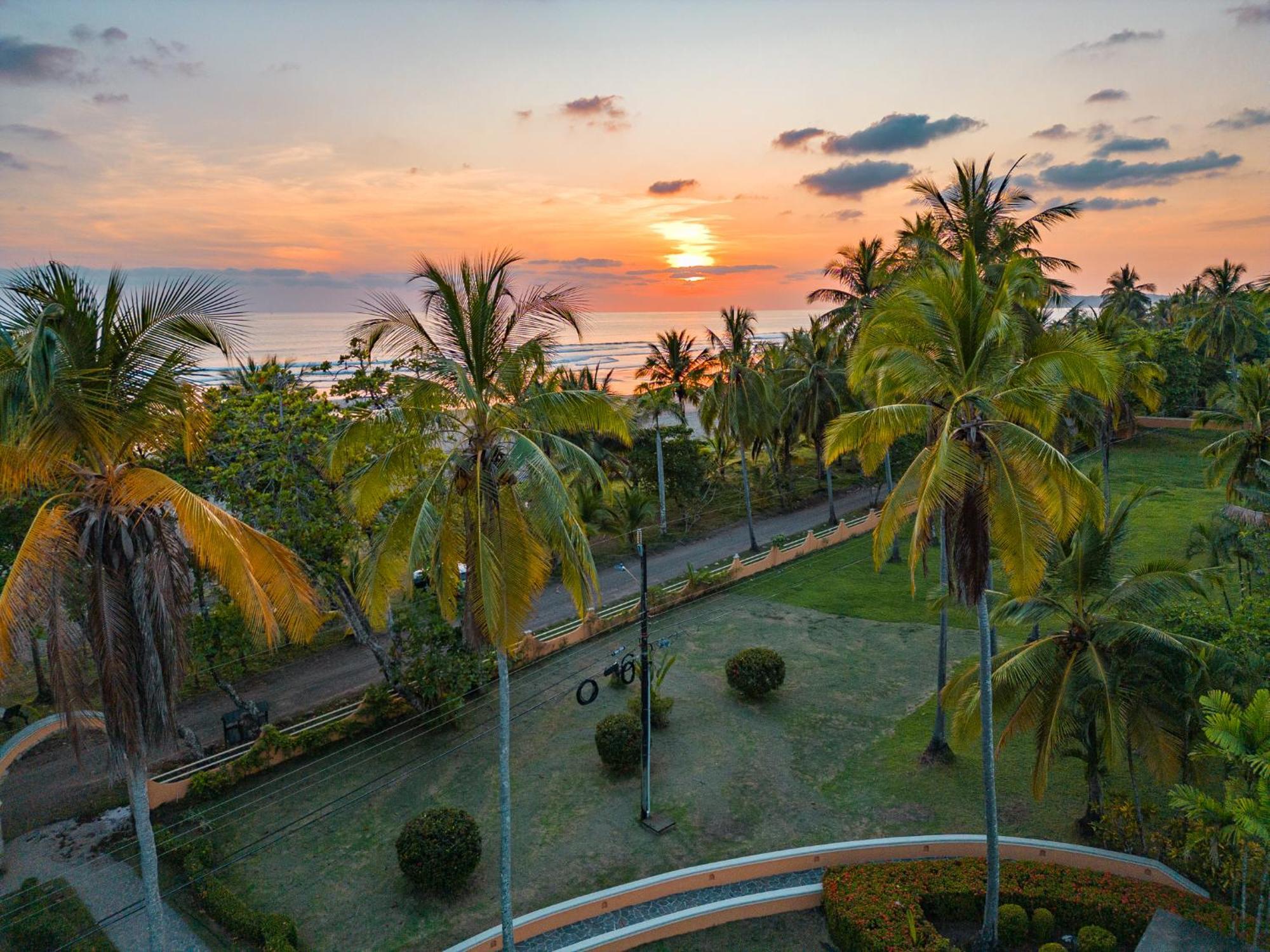 Sunset Del Mar Beach Resort เอสเตริโญส เอสเต ภายนอก รูปภาพ